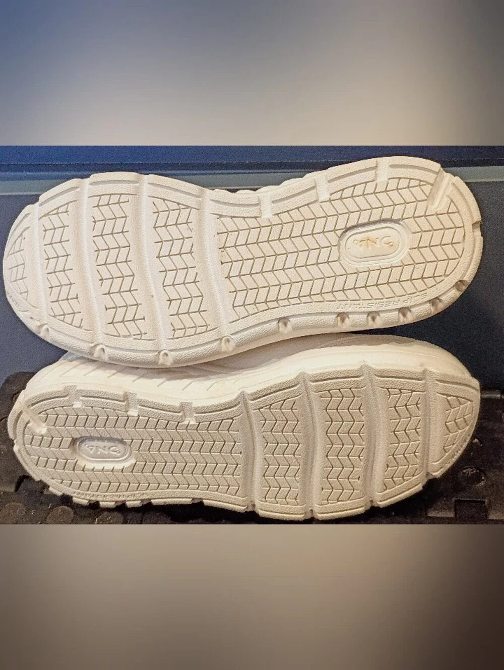 Women's Brooks Addiction 2 Walkers in White Leather 7.5